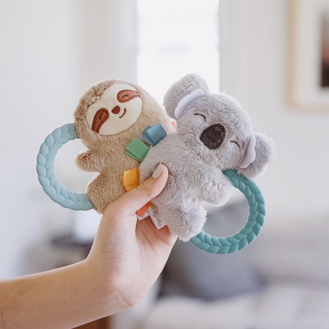 Paresseux peluche Hochet avec Anneau de DentitionItzy Ritzy Canada - Ritzy Rattle Pal™