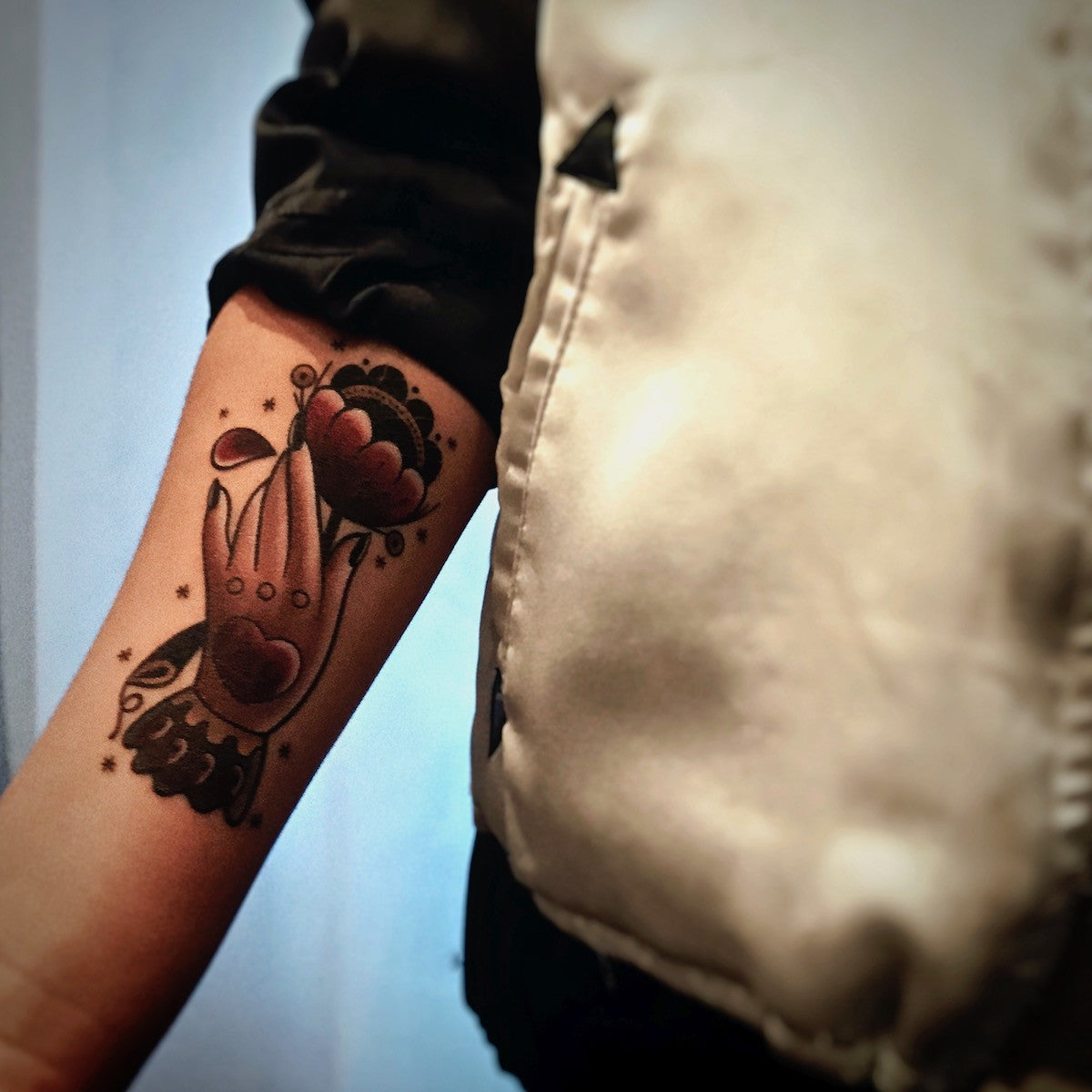 Tatou éphémère par Les tatoués - La main